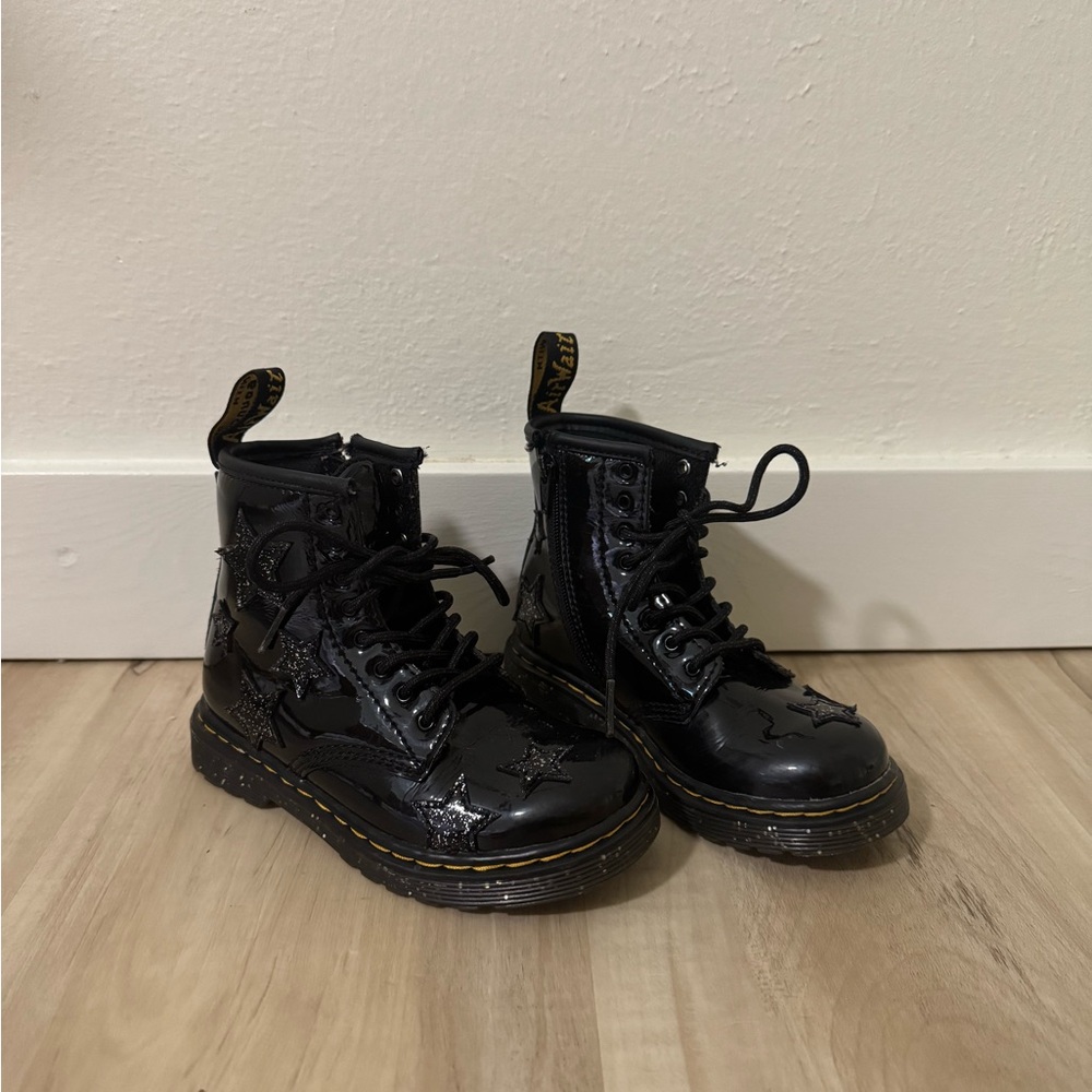 Dr. Martens Kids Black Patent Star Lace-Up Boots